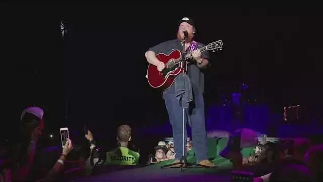 5 Leaf Clover Lyrics - Luke Combs