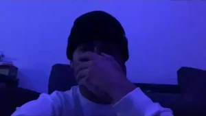 Broken Wings Lyrics - Ollie Broken Wings Lyrics - Ollie