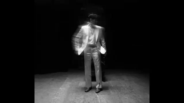 House on a Hill (feat. Em Beihold) Lyrics - Eric Nam