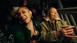 BACK OUTSIDE Lyrics - Anycia (feat. Latto)