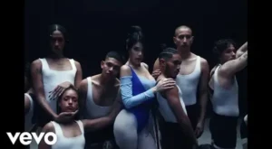 Una y Otra Vez Lyrics - Kenia Os | from "K de Karma"