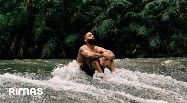 Buenos Días Lyrics - Eladio Carrión